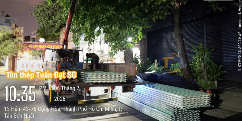 Hình ảnh giao tôn cách nhiệt 9 sóng tới công trình của Tuấn Đạt SG
